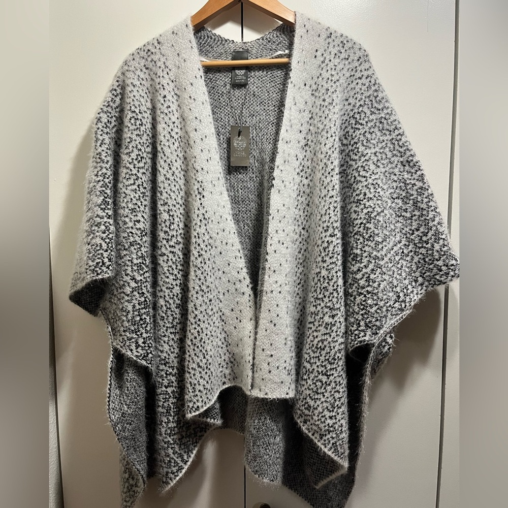 Vince Camuto snow-fur patterned shawl/outer layer